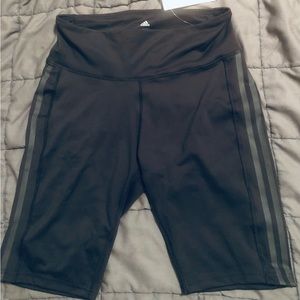 Adidas 3 stripes biker short. Picture doesn’t do it justice. Fits beautifully.